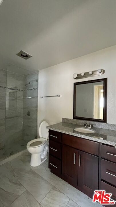 Building Photo - 545 S Manhattan Pl