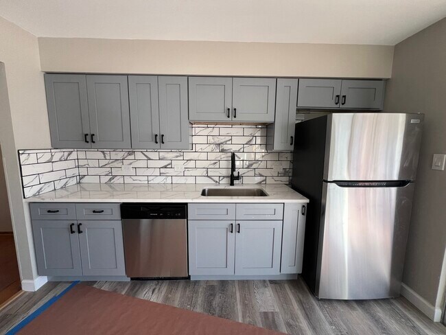 Building Photo - 530 N Arizona Ave