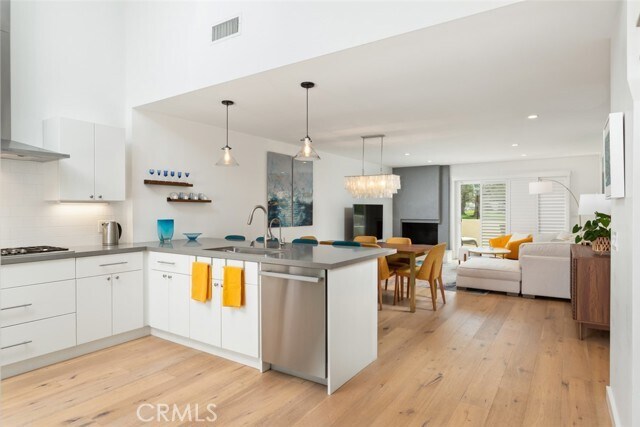 Building Photo - 607 Hilvanar