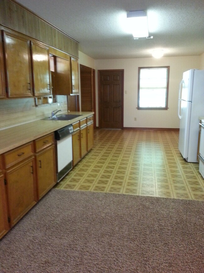 Building Photo - 128 Debra Ln