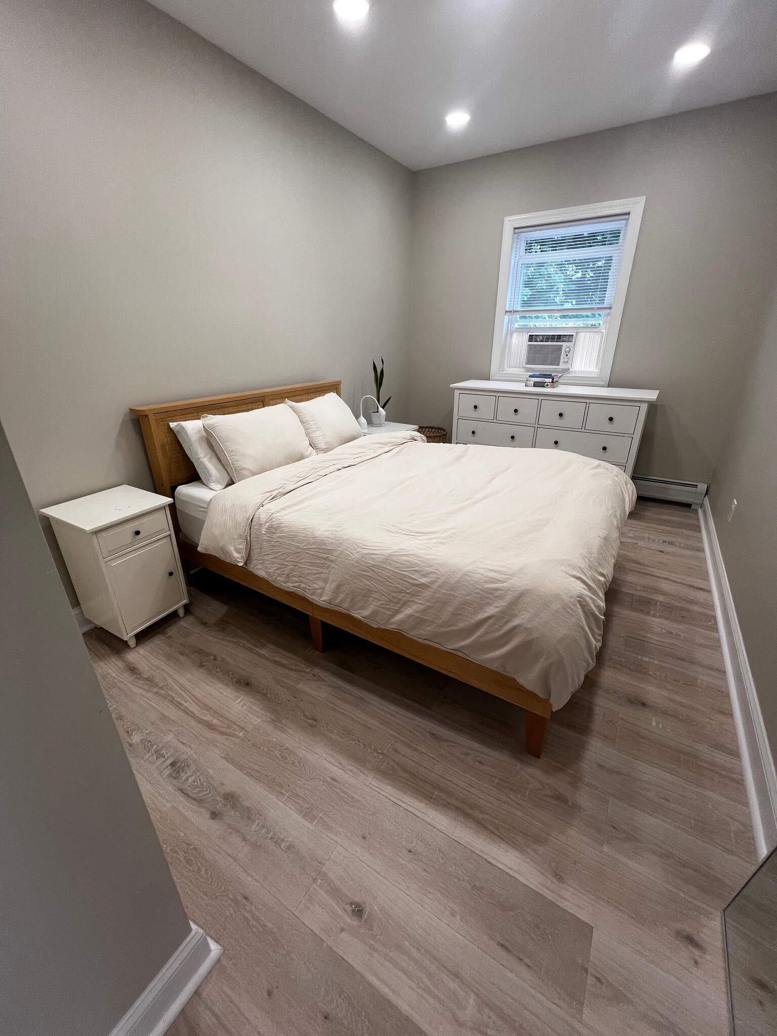 Building Photo - 52 Krakow St