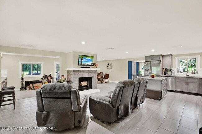 Building Photo - 18321 Edgewood Dr