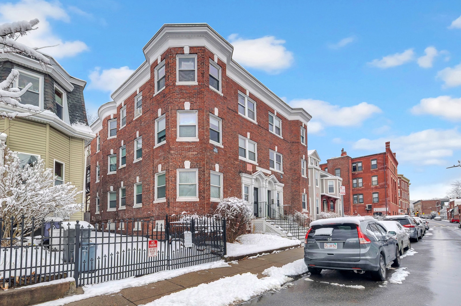 Building Photo - 107 School St