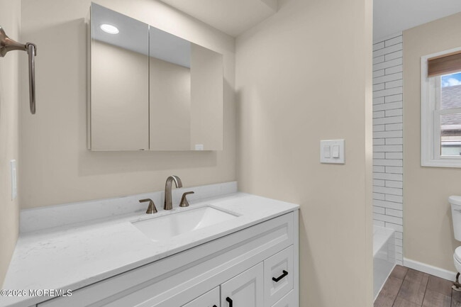 Building Photo - 404 9th Ave