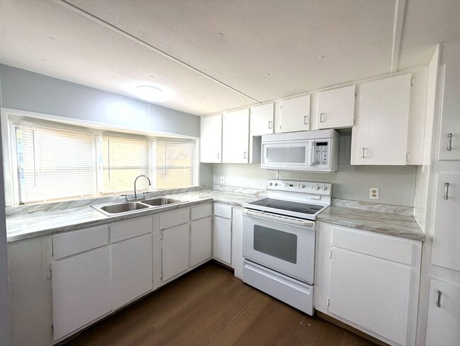 Building Photo - 240 State St