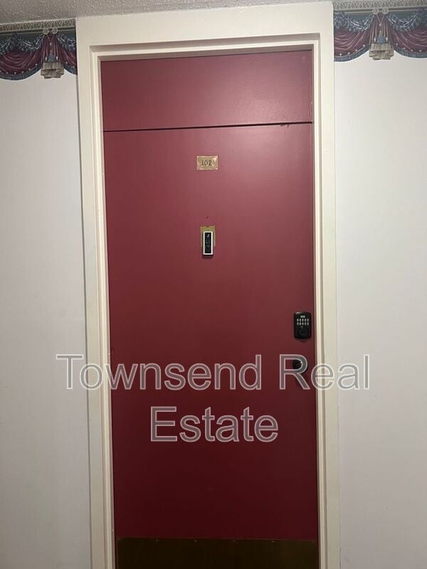 Building Photo - 1100 Clarendon St