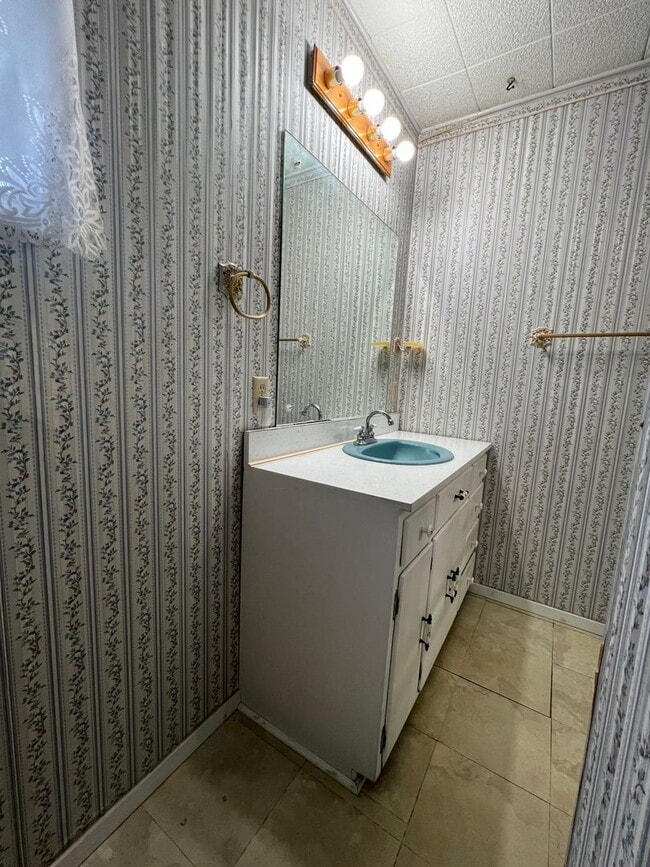 Building Photo - 606 SW 26th Pl