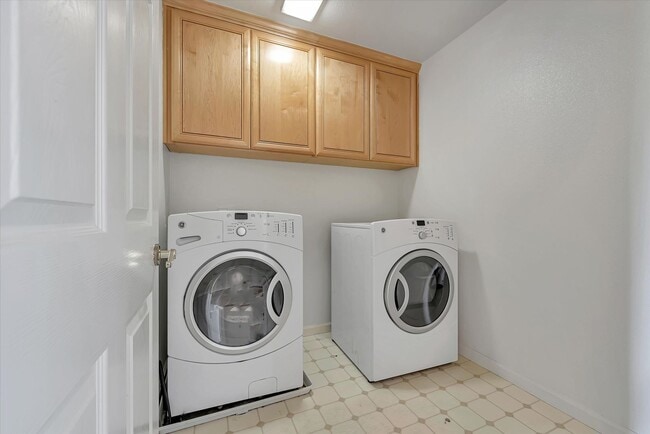 Building Photo - Spacious 4 Bedroom Home. Located in Cupertino