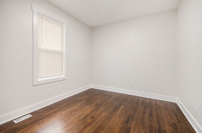 Building Photo - Lower Unit - Newly Constructed - 2 bed/2 bath - Must See!