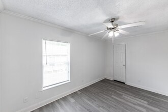 Building Photo - 151 Varsity Dr