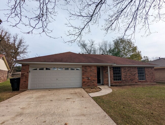 Building Photo - Newly Remodeled South Bossier 4/2 Home