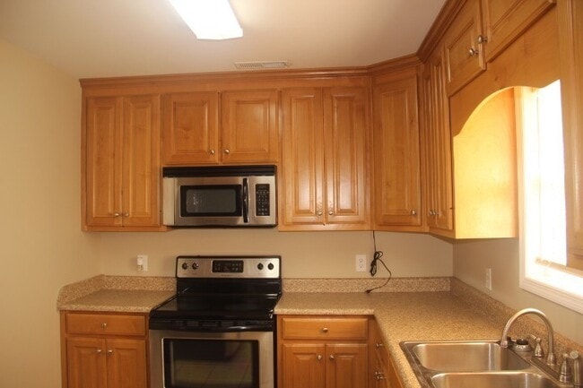 Building Photo - End of cul-de-sac quiet rancher in Owens Cross Roads