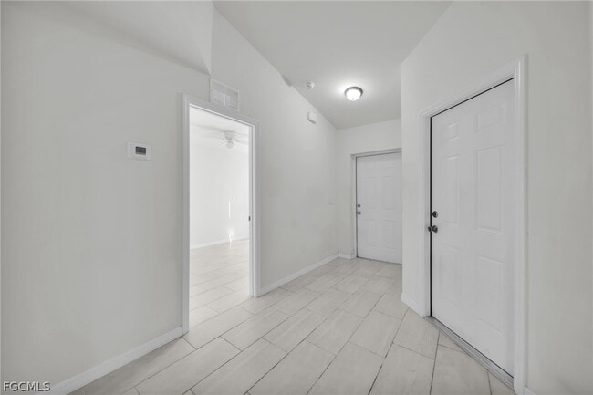 Building Photo - 614 SW 3rd Ct