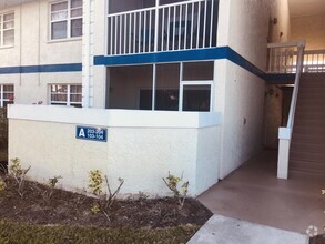 Building Photo - 1500 SE Royal Green Cir