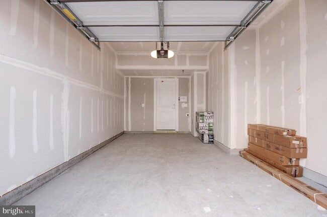 Building Photo - 43798 Middleway Ter