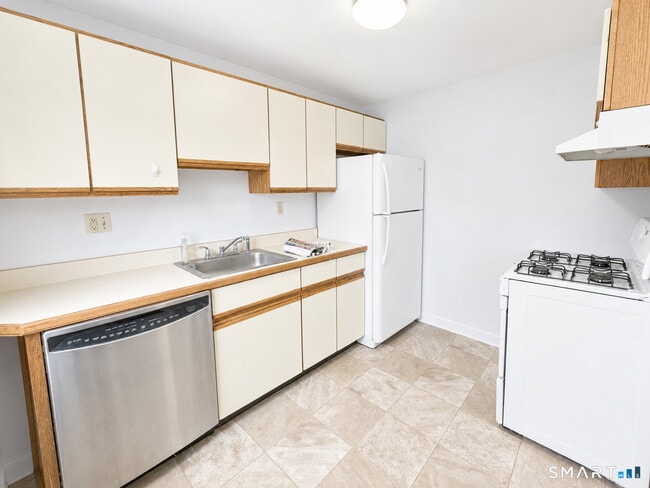 Building Photo - 29G Clarmore Dr