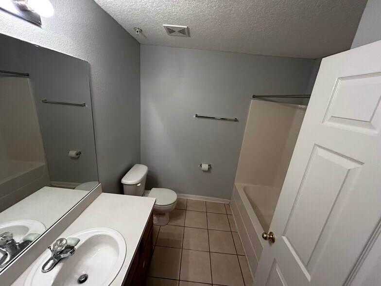 Building Photo - 9690 Amarante Cir