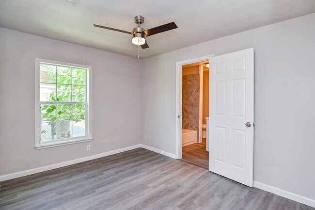 Building Photo - 4714 Nichols St