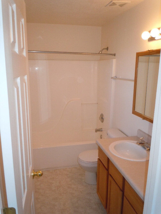 Building Photo - 4608 Holiday Breeze Pl NE