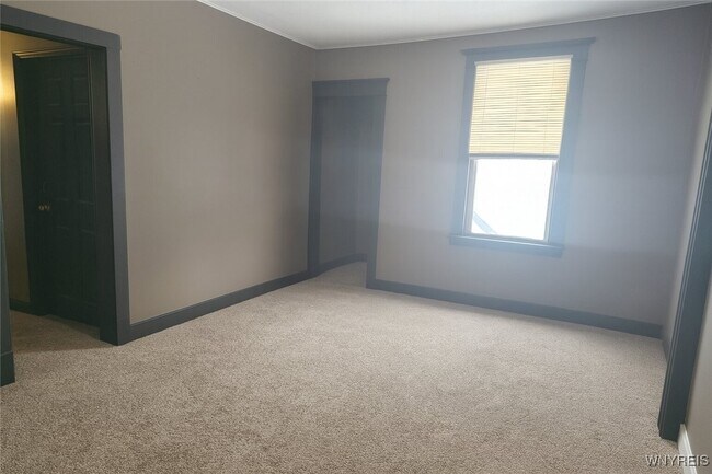 Building Photo - 145 Tyler St