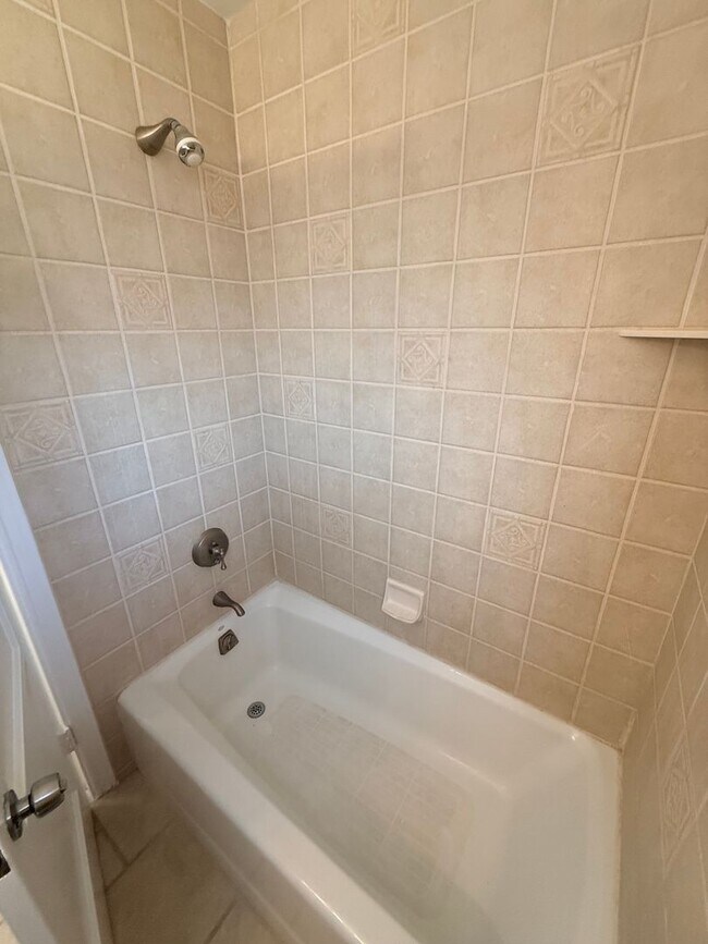 Building Photo - Adorable 2-bedroom home available for rent in Lakewood Mutuals!