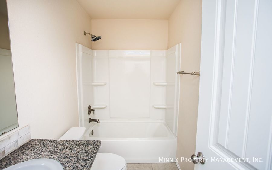 Building Photo - 14211 Vernon Ave