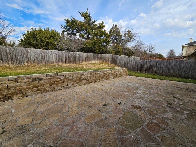 Building Photo - Spacious & Inviting 6-Bedroom Cedar Hill Home – Perfect for Your Next Move