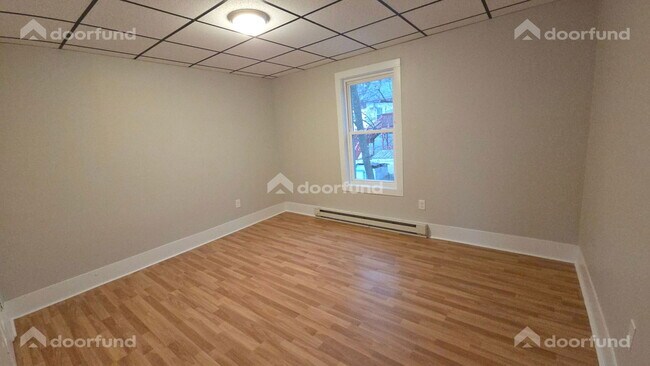 Building Photo - 147 Oak St