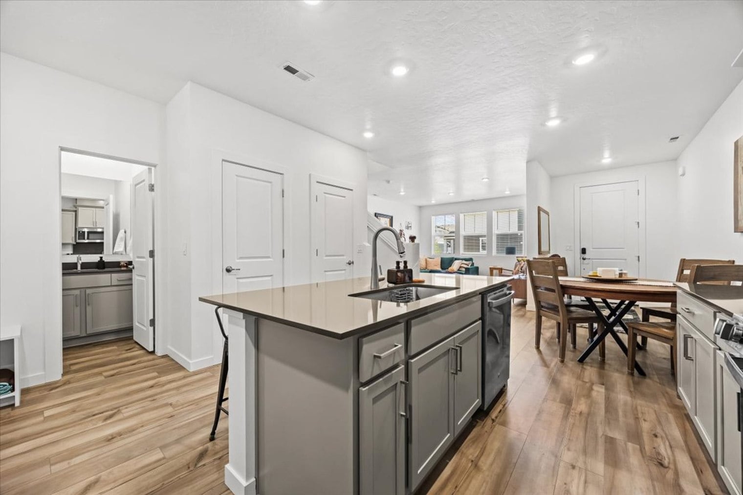 Building Photo - 187 N Nursery Ave