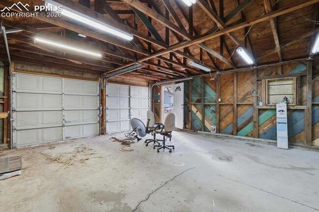 Building Photo - 1833 E 13th St