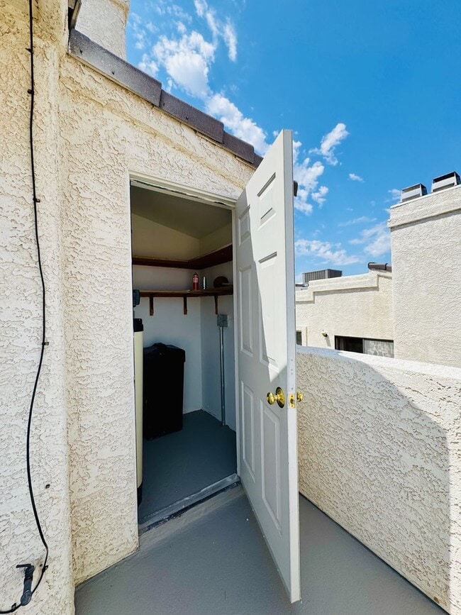 Building Photo - 3-Bedroom Condo with Spectacular Views in Riverview Bluffs