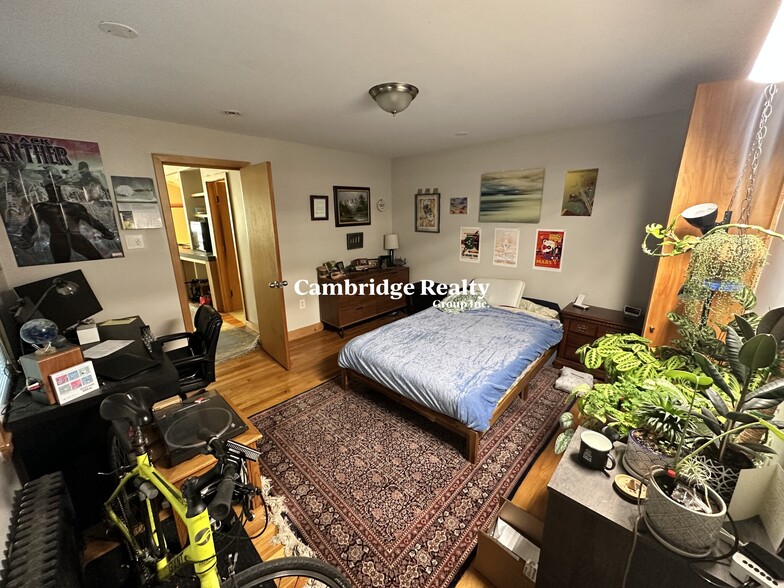 Building Photo - 135 Columbia St