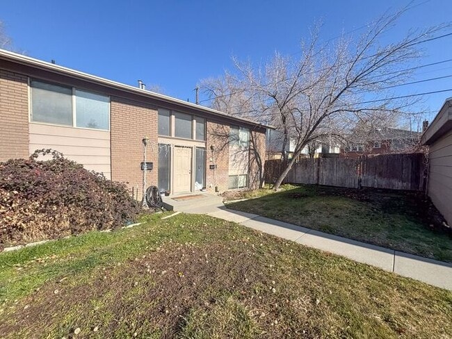 Building Photo - Cozy 2BR 1BA Home w/ Fireplace + 1 Car Garage + Fenced Yard in Sugar House