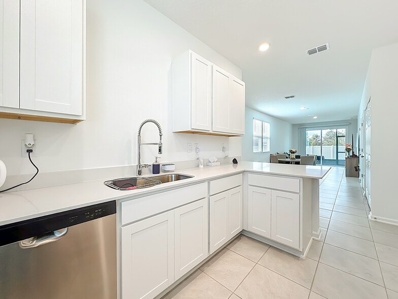 Building Photo - 53 Palmones St