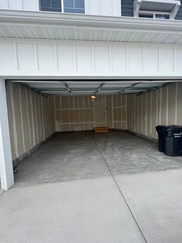Building Photo - 105 1320 N