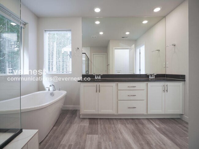 Building Photo - 33335 Crystal Ave SE