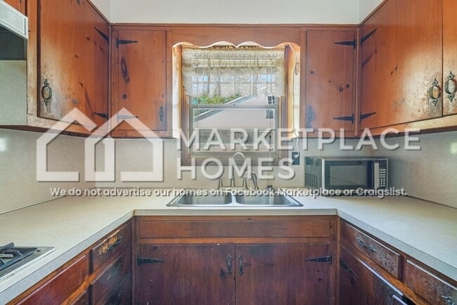 Building Photo - 208 Webb Ave