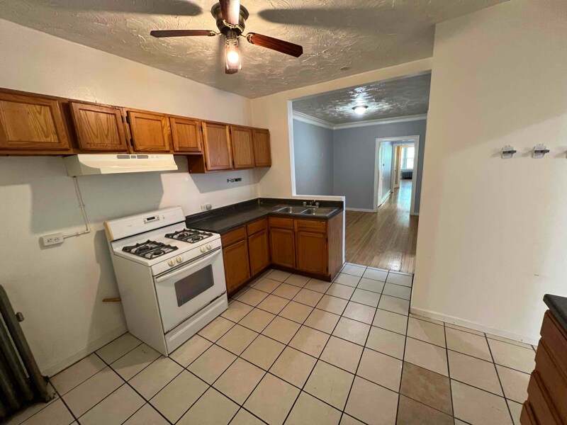 Building Photo - 7931 S Manistee Ave