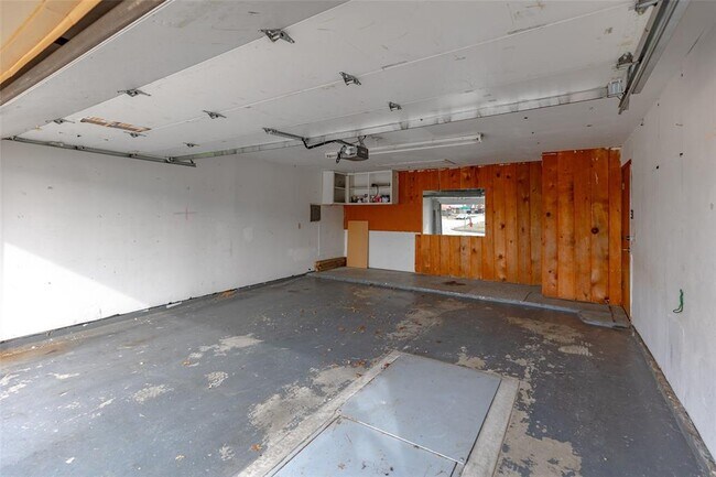 Building Photo - 10304 Southridge Terrace