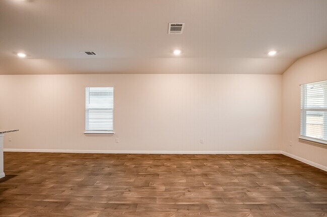 Building Photo - 490 Evergreen Sumac Loop, Kyle, Texas 78640