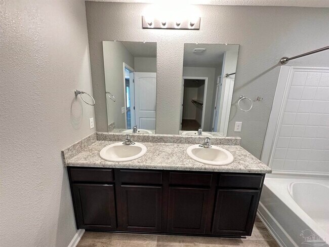 Building Photo - 7307 Single Trce