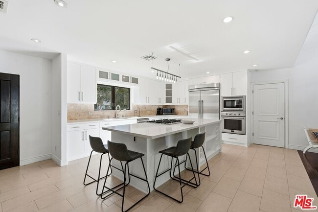 Building Photo - 13201 Bloomfield St