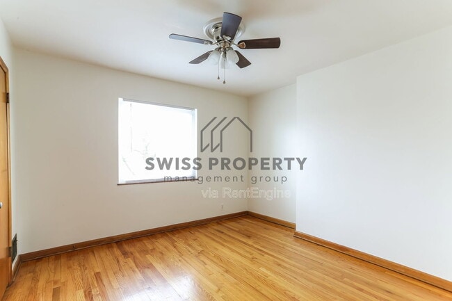 Building Photo - 4185 Indianola Ave