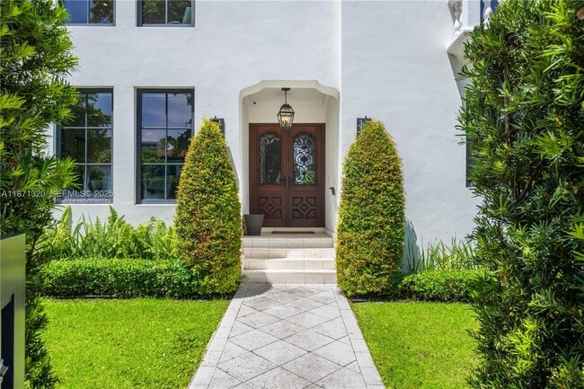 Building Photo - 5728 Pine Tree Dr