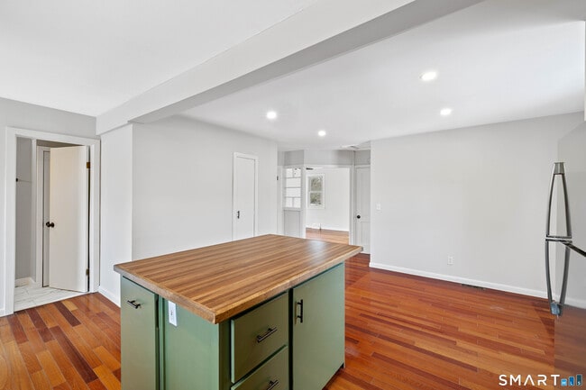 Building Photo - 3 Sunnieside Dr