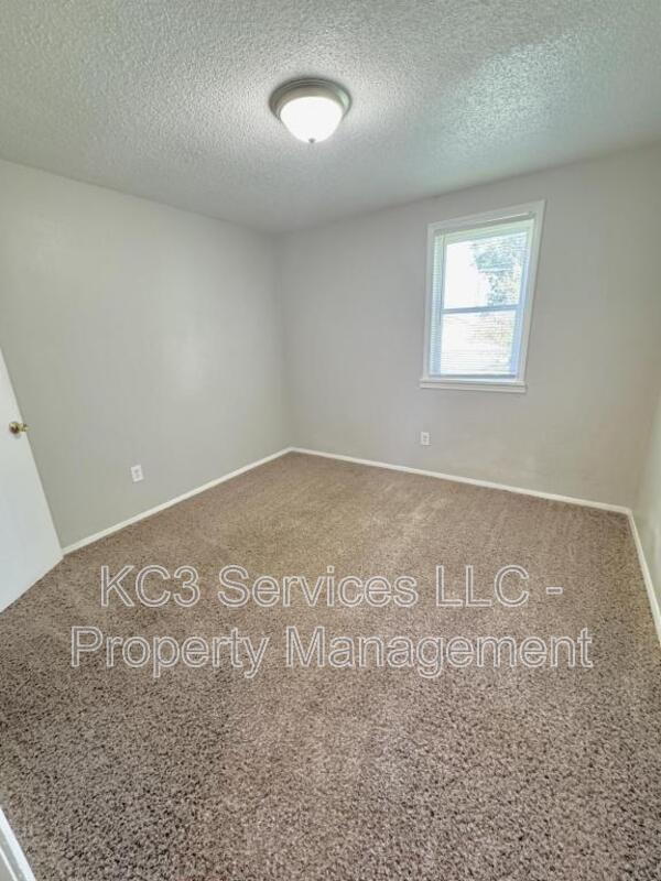 Building Photo - 3954 N Jackson Ave