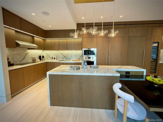 Building Photo - 18 W 53rd St