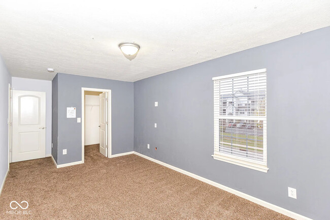 Building Photo - 9651 Calamus Dr