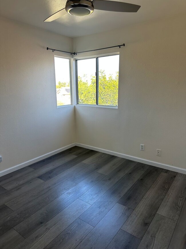 Building Photo - Jeffries Ranch Oceanside Home