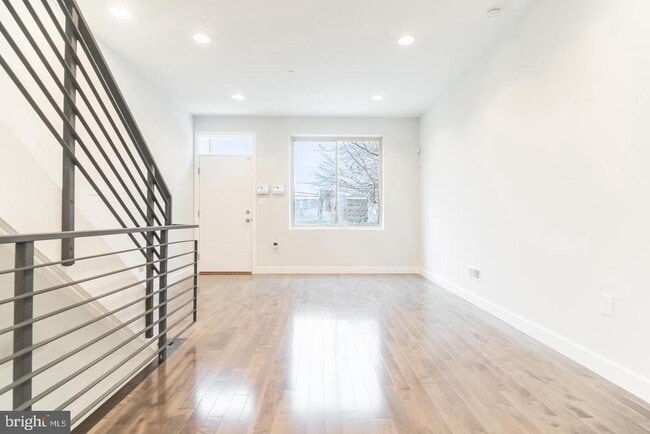 Building Photo - 2153 N Fairhill St